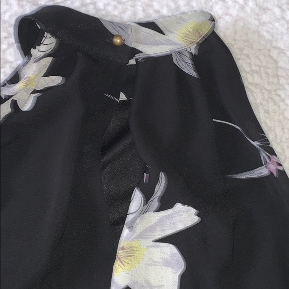 black blouse - Picture 2 of 5